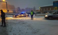 Neve sull'Appennino reggiano: statale 63 "sorvegliata speciale". Multati automobilisti senza gomme invernali o catene