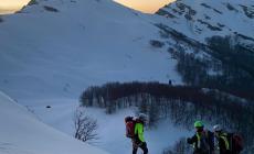 Dopo il ritardo dovuto al vento, recuperato il corpo del ragazzo morto sul Marmagna
