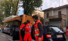 Incidente in via Torelli: coinvolti un bus e un'auto 
