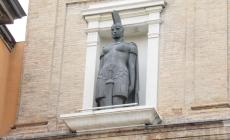 La "Stirpe Italica" inginocchiata: immagine sconosciuta  a quasi tutti i parmigiani - Foto