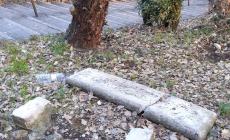 Vandali all'opera: distrutte due panchine a Tabiano Castello e in zona cimitero