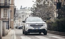 A spasso nel silenzio  della città con Citroen C5 Aircross plug-in