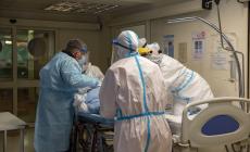 «Febbre, difficoltà respiratorie o dolori. Ai primi sintomi sospetti chiamare il medico»