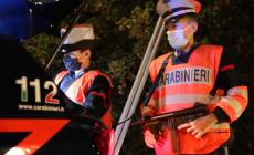 Sedici  ventenni parmigiani organizzano una festa in un B&B sull'argine dell'Enza con  musica, alcol e senza mascherine: tutti multati