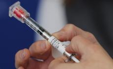 Bonaccini: "L'Emilia Romagna  è pronta a vaccinare tutti, il problema è la mancanza di dosi"