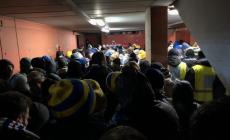 "Tutti ammucchiati sulle scale allo stadio di Genova": la foto-protesta di un lettore 