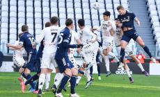 L'impresa del Benevento vale doppio: salvezza e scudetto. 1-0 alla Juve. Toro ko con la Samp
