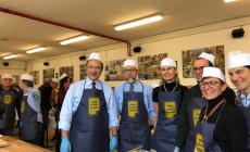 Università: anche il rettore Paolo Andrei fa gli anolini con "Parma facciamo squadra"