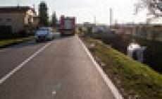 Incidente a Ravadese: auto in un canale in via Burla, un ferito 