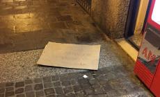 "Buca pericolosa in borgo delle Colonne": le foto di un lettore