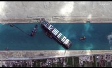 Suez, la portacontainer incagliata ha iniziato a muoversi