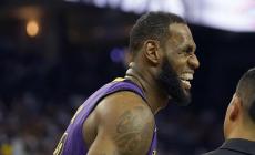 Nba: infortunio all'inguine per LeBron James