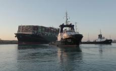 Suez, la Ever Given è stata liberata: riprende il traffico