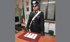 Arrivano i carabinieri e trovano tre coltelli nel giubbotto: 18enne denunciato 
