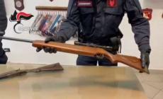 Fucili e cartucce in un casolare, arrestati padre e figlio