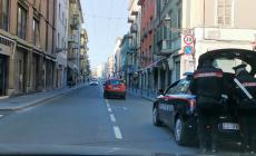 Entra in tabaccheria, minaccia la titolare  con un coltello per avere un gratta e vinci, lo paga e fugge: preso e denunciato