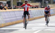Asgreen trionfa al Giro delle Fiandre, battuto Van der Poel