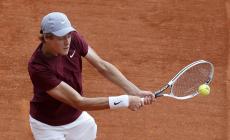 Djokovic troppo forte per Sinner. Ma il serbo lo "incorona" 