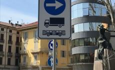 Camion e divieto di transito in centro: protestano i residenti di via Cavour