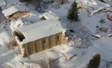 Quel che resta di Amatrice, sommerso dalla neve: il video del drone
