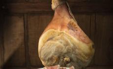 Prosciutto, la chiusura di bar e ristoranti riduce produzione e vendita. Ma il preaffettato cresce del 21%