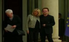 Il leader degli U2 Bono ricevuto da Macron