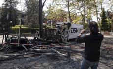 Incendi, il giallo del furgone bianco