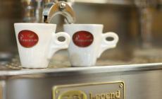 Oggi in scena il rebus del caffè al bancone