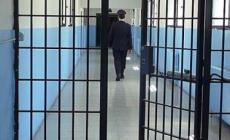 Detenuto fa esplodere una bomboletta a gas. Poliziotto lo salva