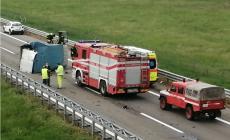 Grave incidente in A15: si ribalta un camion carico di maiali e un furgone gli finisce contro- Foto 