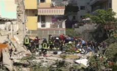 Crolla palazzina a Torre Annunziata, si cercano dispersi