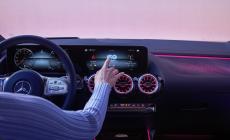 Utente chiede a "Hey Mercedes" cosa pensa delle Tesla. Ecco la risposta...