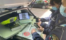 Senza assicurazione né patente su un'auto