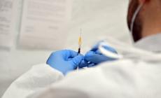 In Italia 6.946 nuovi casi e 251 morti. Il tasso scende al 2,4%