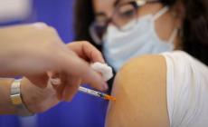 Vaccinazioni ai 50-54 anni, alle 18 in Emilia oltre 45 mila  candidature arrivate online. A Parma 7.807
