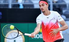 Impresa di Sonego: piega Thiem e vola  ai quarti a Roma