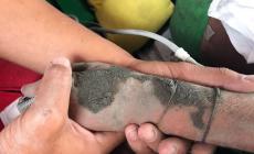 Travolti dalla piena, il soccorritore: "Non scorder&ograve; mai la mano della bimba salvata"