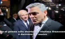 Amal (e George) Clooney, con il pancione su red carpet di Parigi 