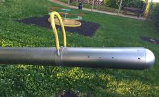 "Aiutate la parrocchia a rimettere  in ordine il parco giochi di Gaione" - Foto