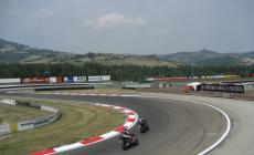 Varano, 74enne cade in pista mentre pilota una moto d'epoca: trasportato in elicottero al Maggiore