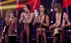 "Zitti e buoni": l'esibizione di Rotterdam  - Video