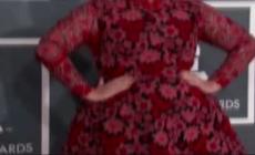 Addio al tour per Adele: "Perdonatemi"