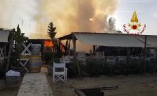 Maxi rogo al "Gilda": un incendio devasta lo  stabilimento balneare che piace ai parmigiani