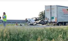 Scontro in A21 a Fiorenzuola, cinque operai morti. Rientravano da un cantiere a Parma