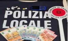 Sorpreso mentre vendeva ovuli di eroina, cocaina e crack a un cliente in via Doberd&ograve;: arrestato