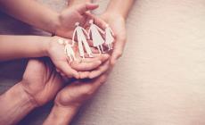 Fratello e sorella adottati dalla stessa famiglia: due storie diverse