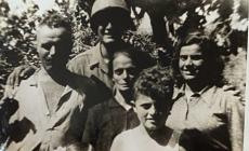 Il soldato Adler cerca altri 'bambini' e mostra decine di foto di guerra