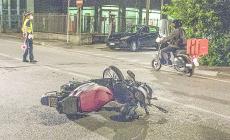 Via Buffolara, auto pirata travolge scooter e fugge