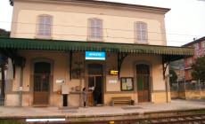 «Abbandonati alla stazione di Ghiare» Odissea lungo la Pontremolese