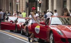 La Mille Miglia accende la curiosità dei parmigiani: foto dal centro 